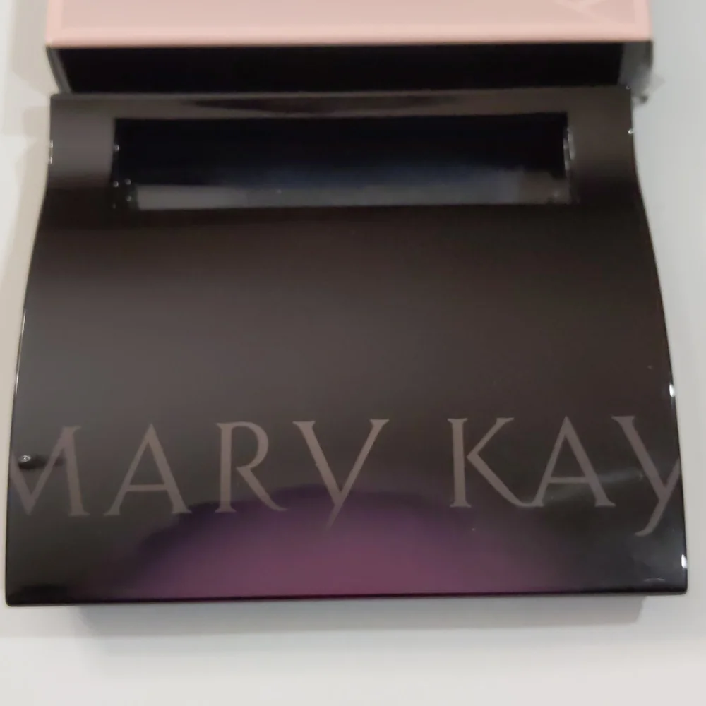 Mary Kay Compact, empty - Picture 5 of 7
